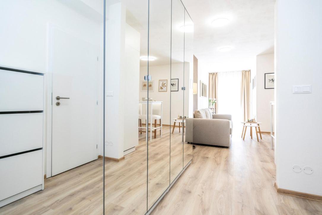 Alure Residences 2 & 24H Self Check-In, Parking In The Garage In The Apartment Building Included, New Building, Terrace, Green Location With A Forest Park With A Lake, Children'S Playground Μπάνσκα Μπίστριτσα Εξωτερικό φωτογραφία
